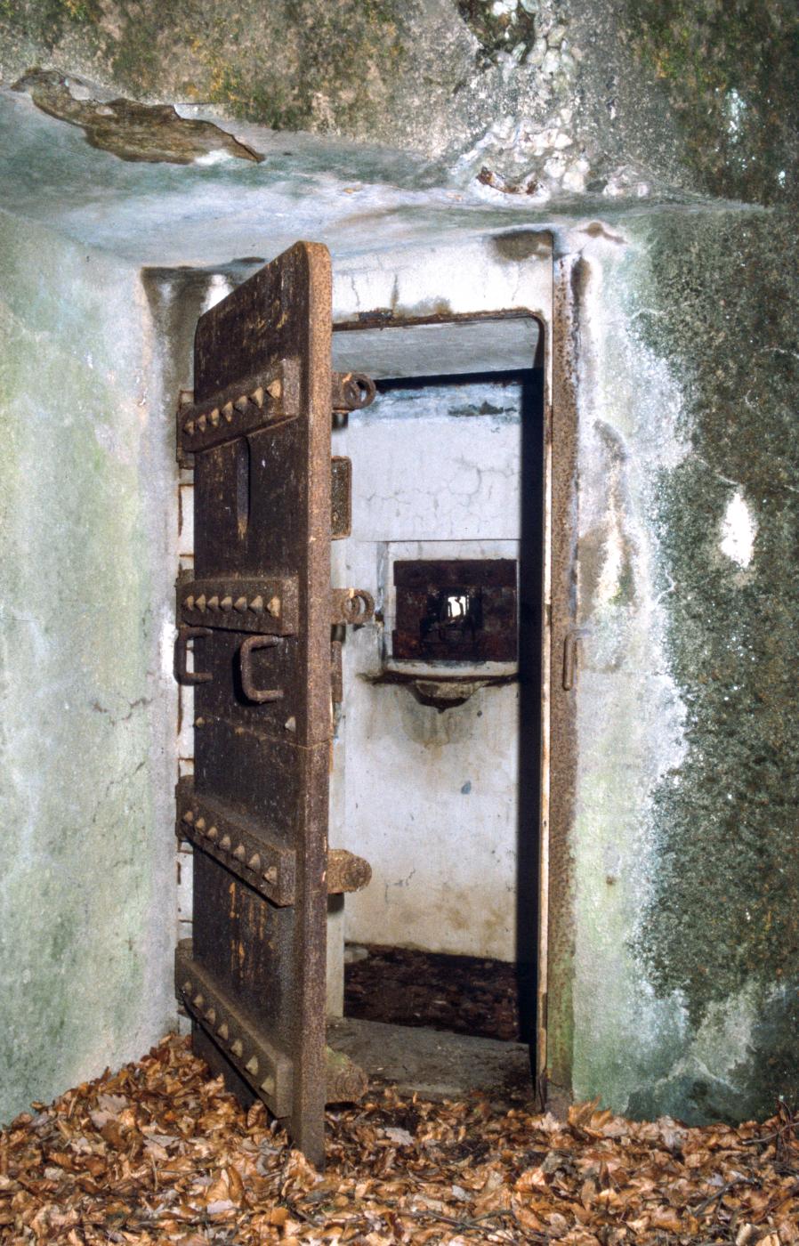 Ligne Maginot - C8B - KALMERICH 6 - (Blockhaus pour canon) - La porte d'entrée - MANSUY Michel