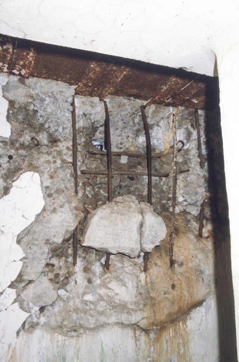 Ligne Maginot - C10B - KALMERICH 5 - (Blockhaus pour canon) - Le mur percé - MANSUY Michel