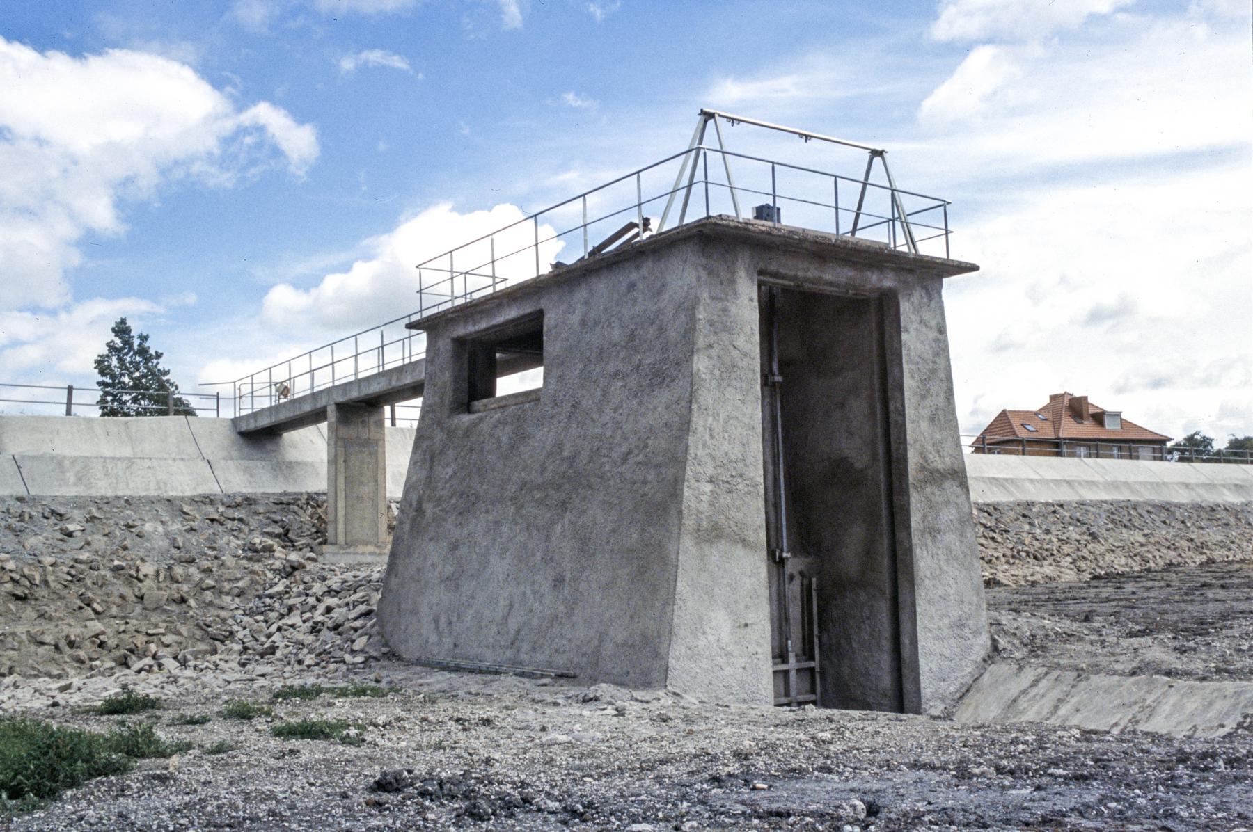 Ligne Maginot - RESERVOIR DE HOSTE-HAUT - (Inondation défensive) - La tour de déversement lors des travaux - MANSUY Michel