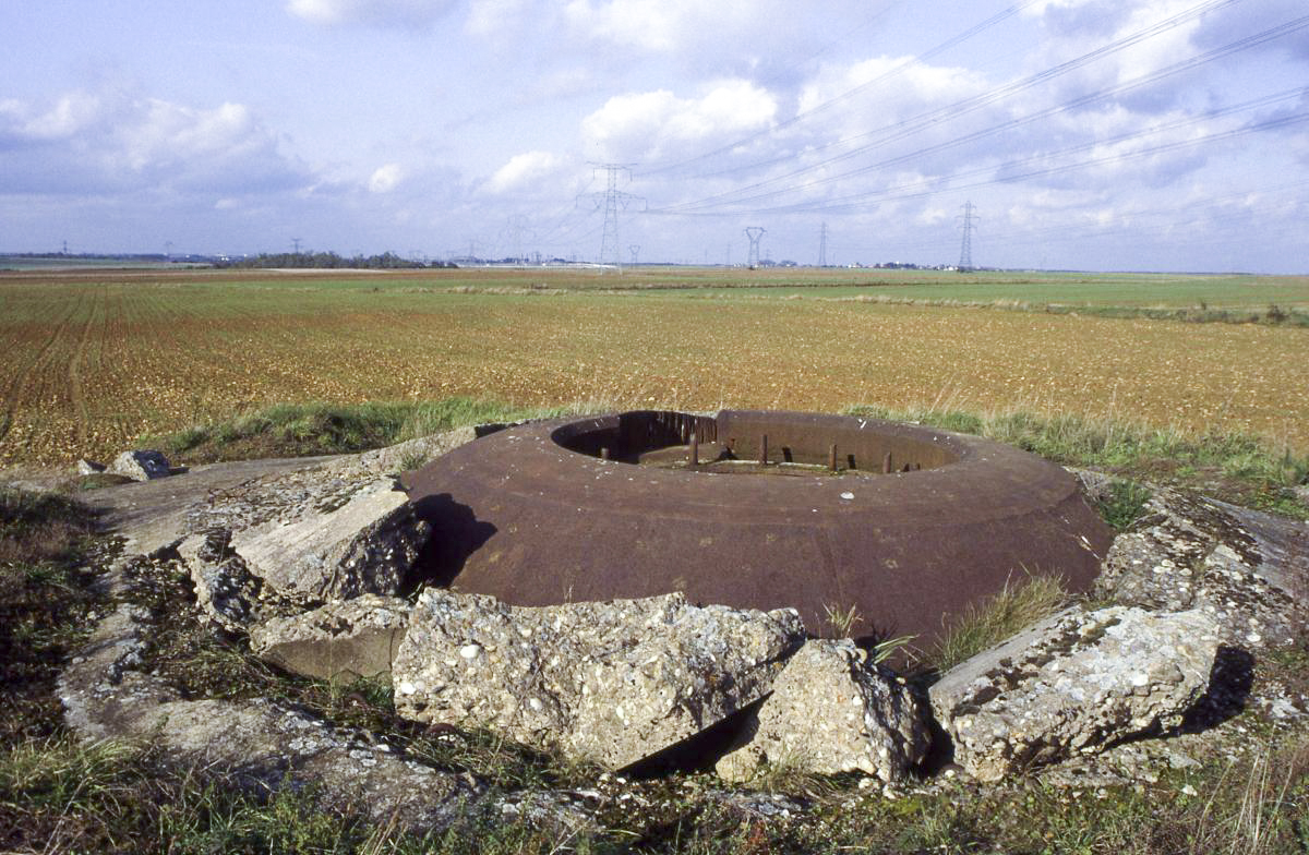 Ligne Maginot - MAUVAIS BOIS - A4 - (Ouvrage d'infanterie) - Bloc 3
Tourelle en ruine - Valentin Hemmert