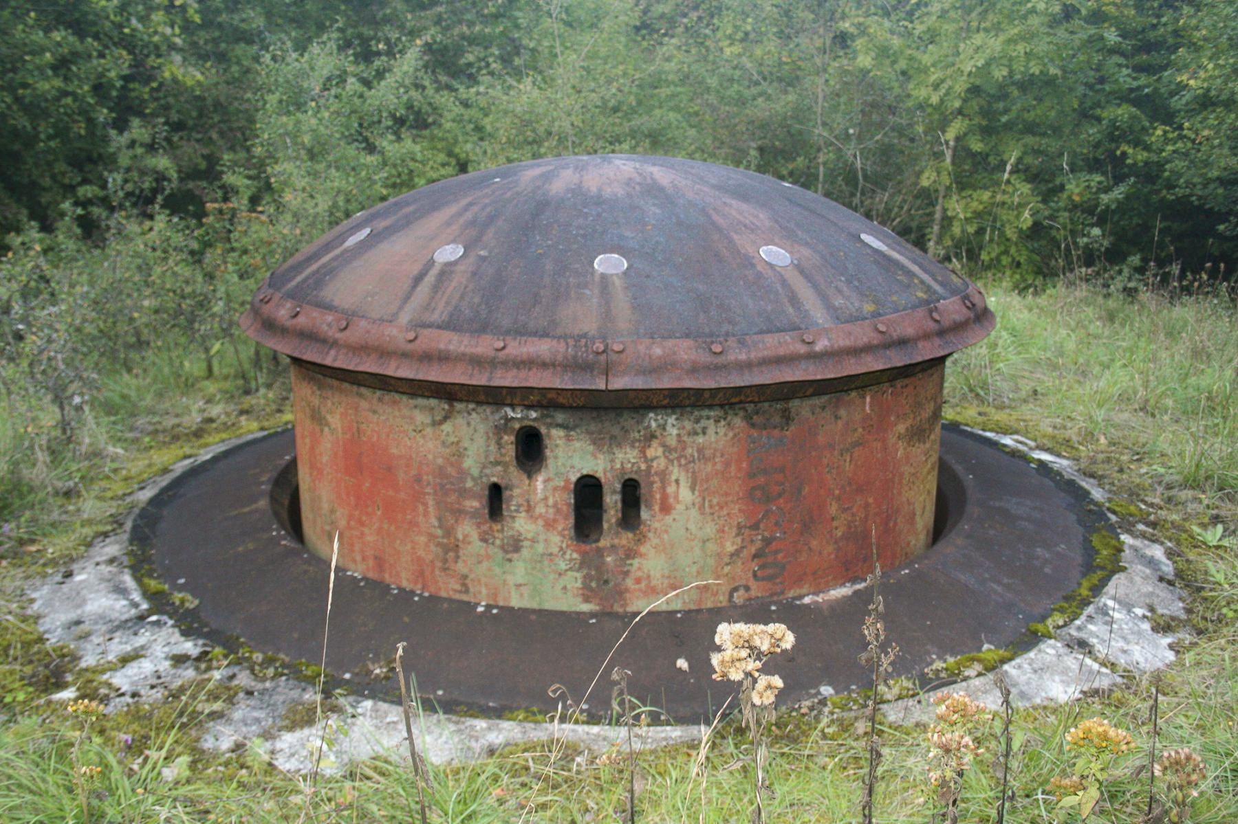 Ligne Maginot - BILLIG - A18 - (Ouvrage d'artillerie) - Bloc 2
Tourelle de mitrailleuses - Michel Teiten