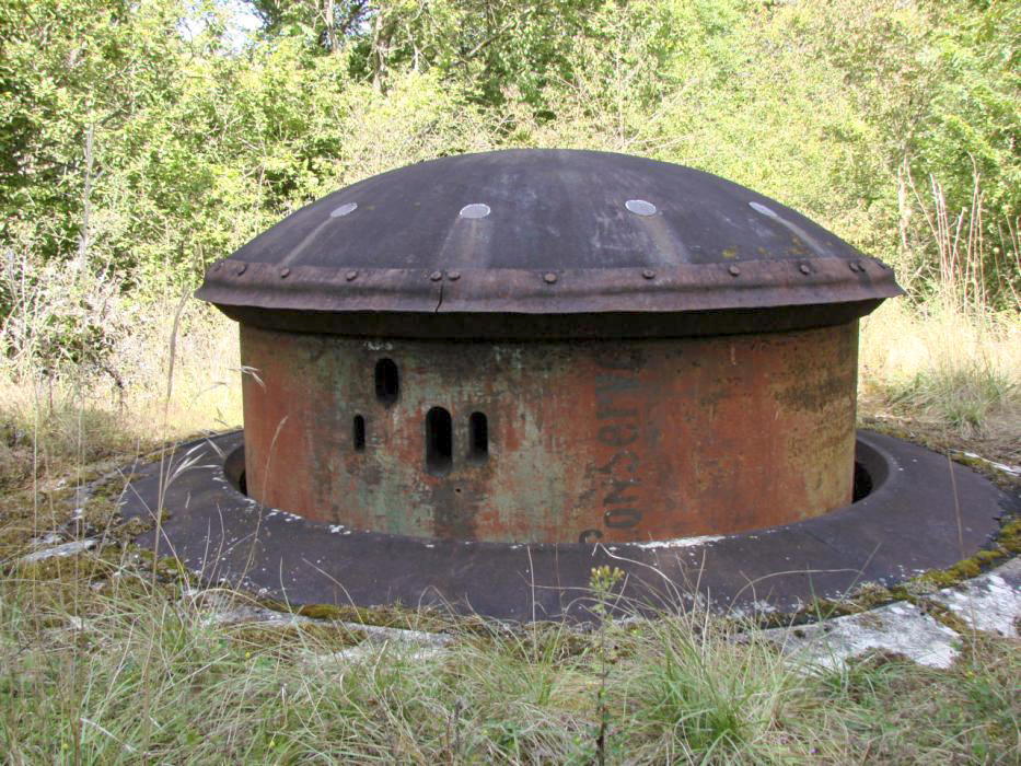 Ligne Maginot - Ouvrage d'artillerie du BILLIG - Bloc 2
La tourelle de mitrailleuses.