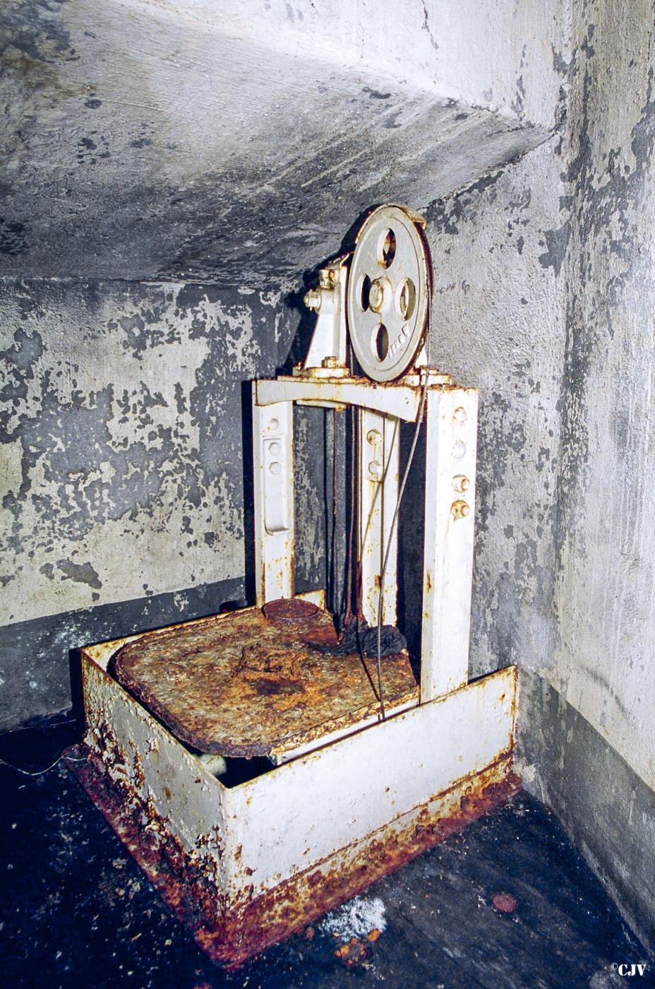 Ligne Maginot - BILLIG - A18 - (Ouvrage d'artillerie) - Bloc 2
Tourelle de mitrailleuses
 - Lia VERMEULEN