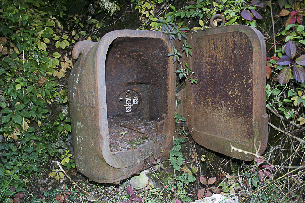 Ligne Maginot - BILLIG - A18 - (Ouvrage d'artillerie) - Bloc 3
Niche blindée de projecteur - Michel Teiten