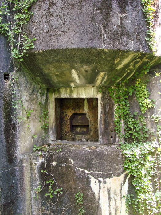 Ligne Maginot - BILLIG - A18 - (Ouvrage d'artillerie) - Bloc 4
Un des deux créneaux pour canon de 75 R 32. - Schnoupf