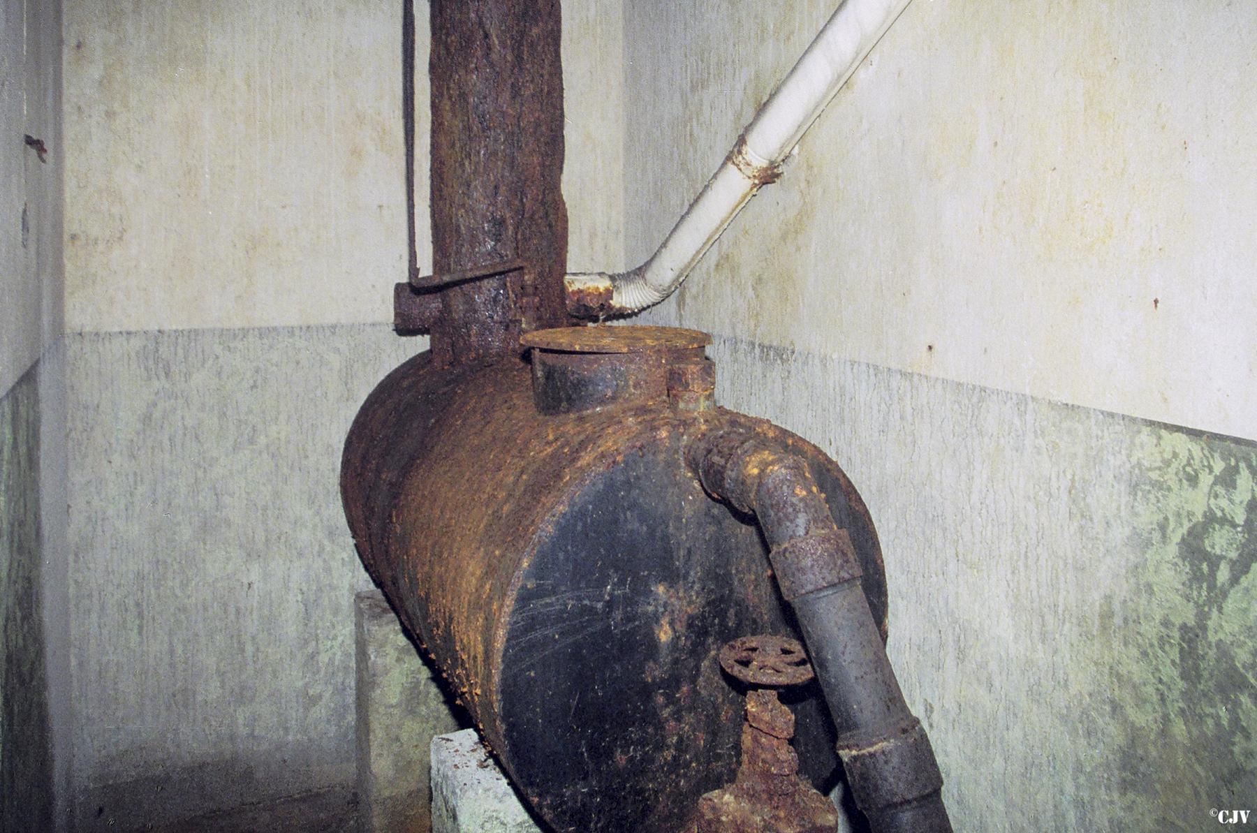 Ligne Maginot - BILLIG - A18 - (Ouvrage d'artillerie) - Bloc 7
La fosse septique de la latrine ASEPTA du bloc - Lia VERMEULEN