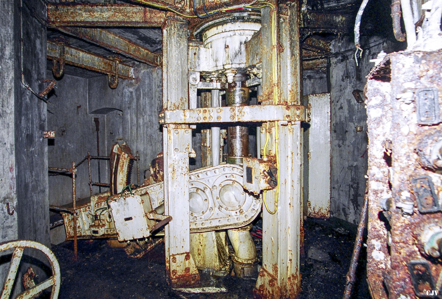 Ligne Maginot - BILLIG - A18 - (Ouvrage d'artillerie) - Bloc 6
Tourelle de mortiers de 81 mm - Lia VERMEULEN