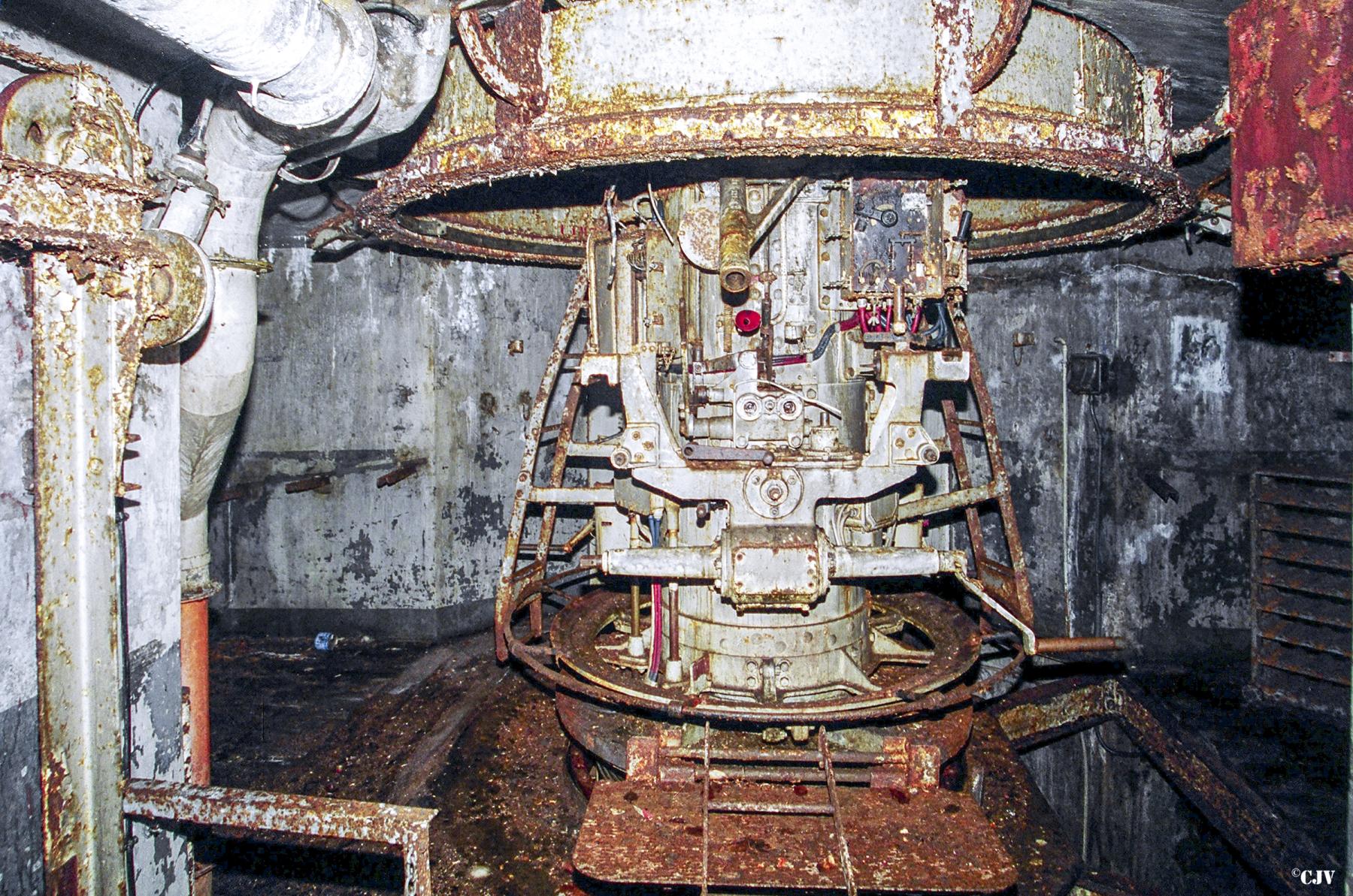 Ligne Maginot - BILLIG - A18 - (Ouvrage d'artillerie) - Bloc 6
Tourelle de mortiers de 81 mm - Lia VERMEULEN