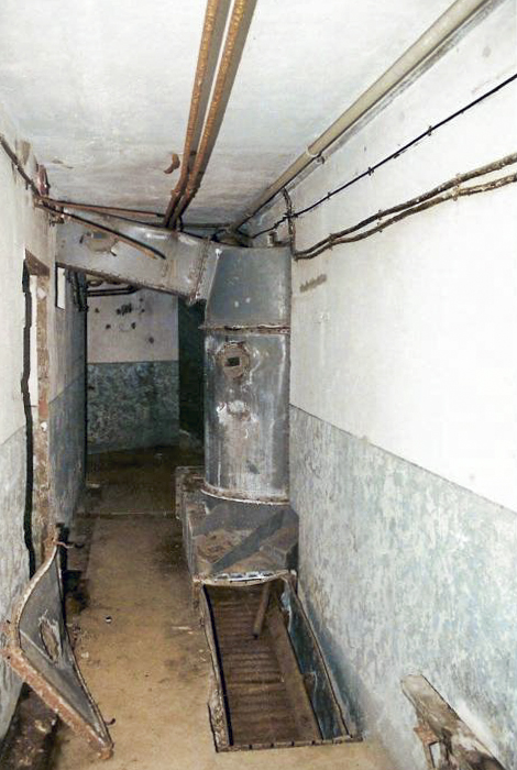 Ligne Maginot - BILLIG - A18 - (Ouvrage d'artillerie) - Bloc  
Etage inférieur
Caisson de récupération des douilles de l'un des 75 de casemate - GRAMI