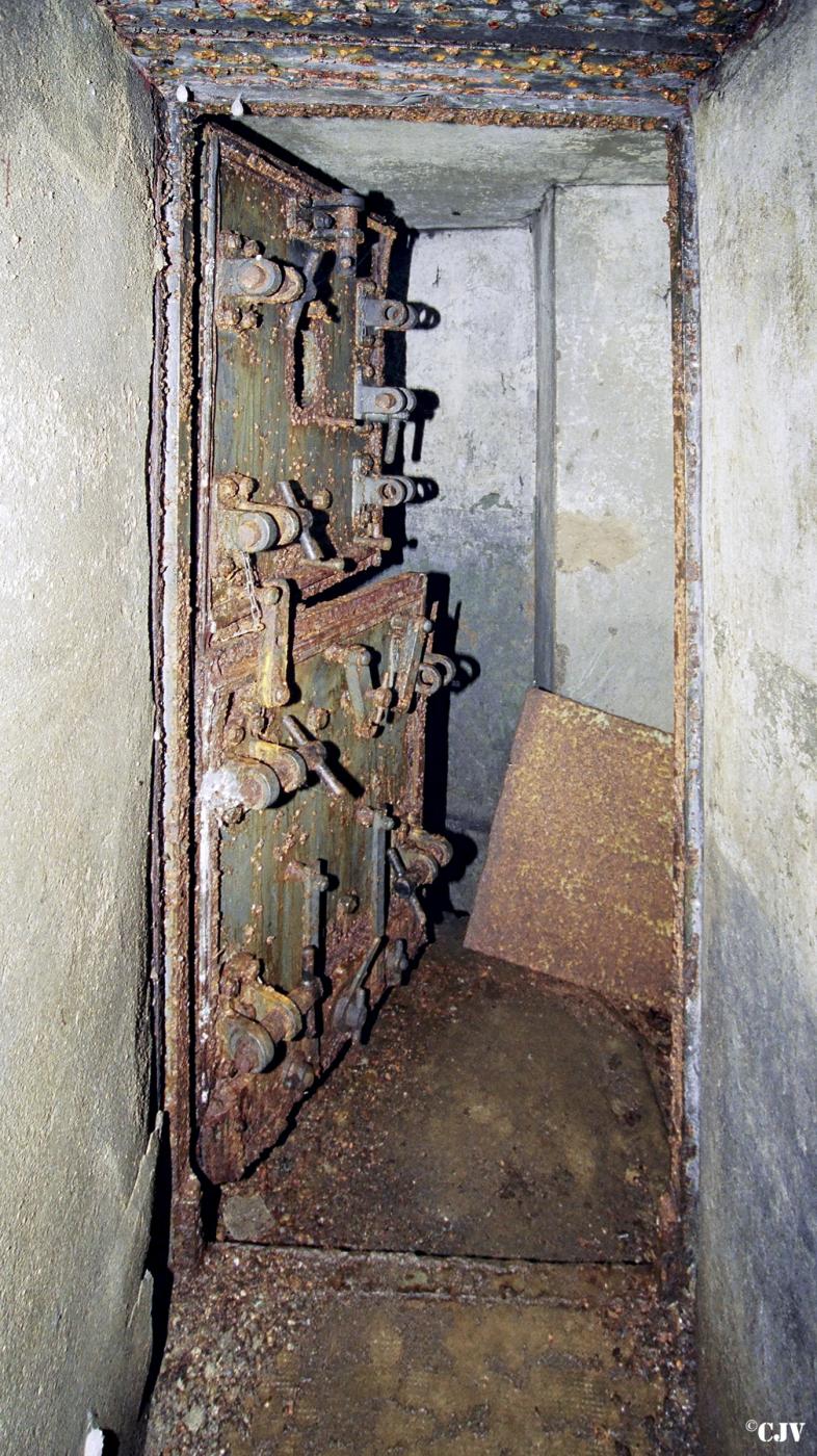 Ligne Maginot - BILLIG - A18 - (Ouvrage d'artillerie) - Bloc 5
La porte de l'issue de secours - Lia VERMEULEN