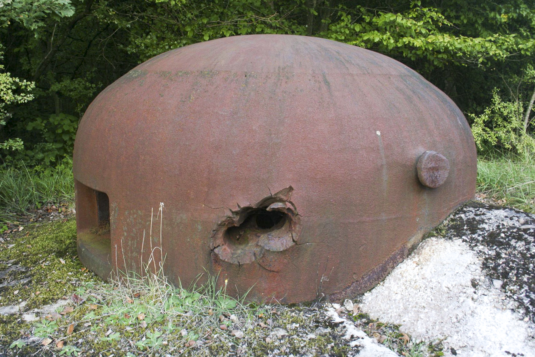 Ligne Maginot - BILLIG - A18 - (Ouvrage d'artillerie) - Bloc 4
Cloche GFM avec ses impacts - Michel Teiten