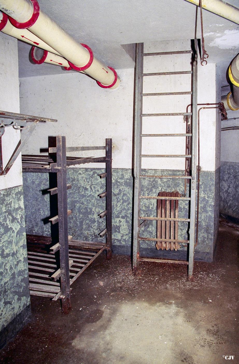 Ligne Maginot - BILLIG - A18 - (Ouvrage d'artillerie) - Bloc 4
Etage inférieur
Passage rapide vers l'étage supérieur - Lia VERMEULEN