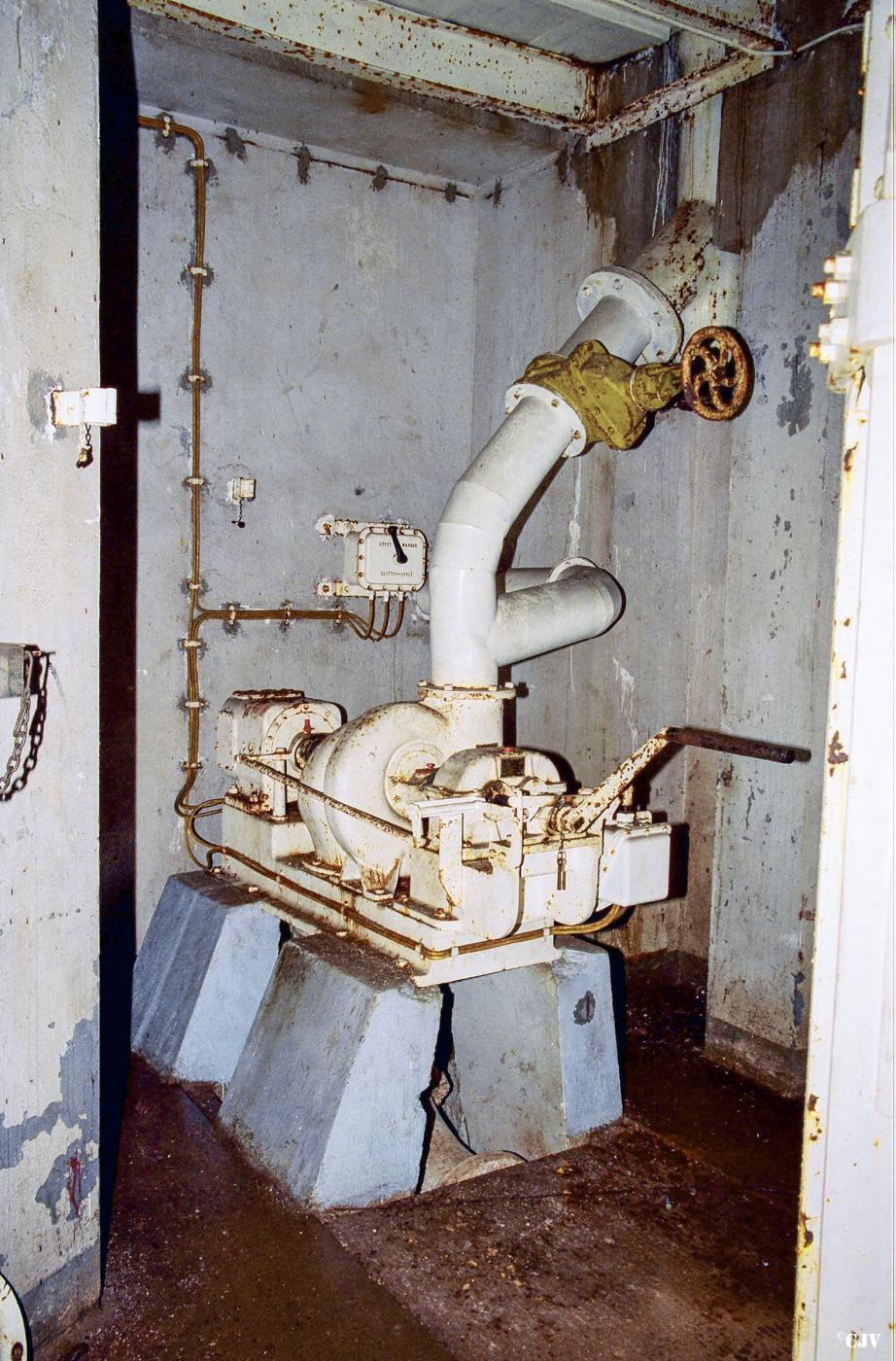 Ligne Maginot - BILLIG - A18 - (Ouvrage d'artillerie) - Bloc 4
Tourelle de 75 R 32
Système de ventilation de la tourelle - Lia VERMEULEN