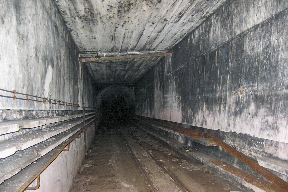 Ligne Maginot - MONT DES WELCHES - A21 - (Ouvrage d'artillerie) - Entrée munitions
Plan incliné descendant. - Michel Teiten