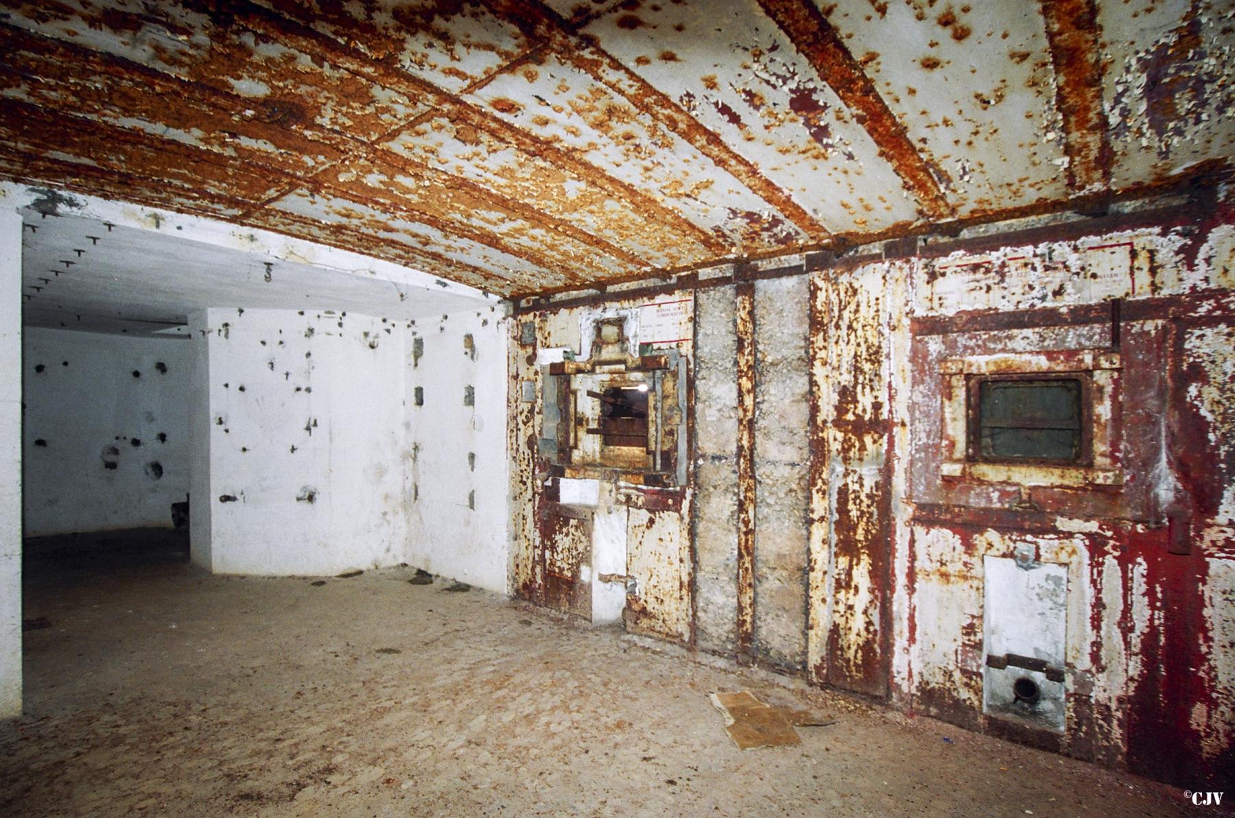 Ligne Maginot - FERME CHAPPY - A1 - (Ouvrage d'infanterie) - Bloc 1
Chambre de tir Ouest - Lia VERMEULEN