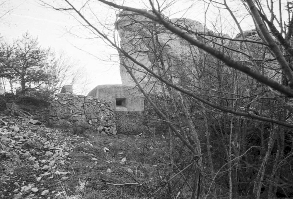 Ligne Maginot - PIERRE POINTUE 2 - (Blockhaus pour arme infanterie) - La 'conciergerie' - LOVINY Alain