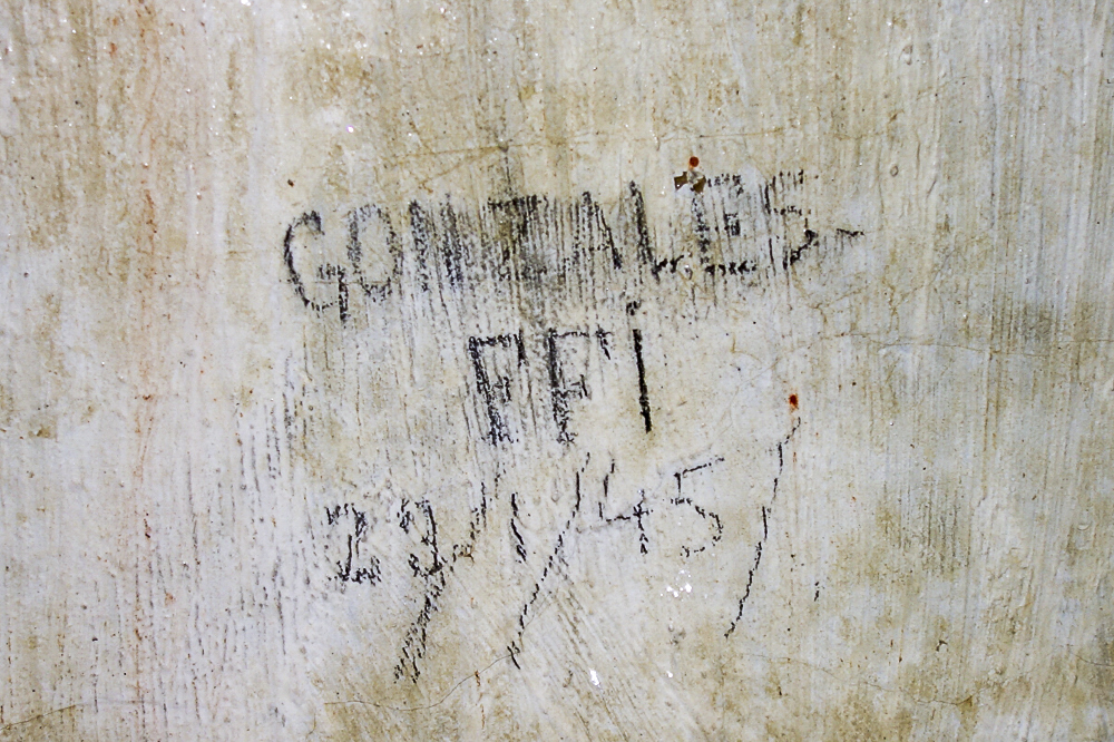 Ligne Maginot - LAVOIR - (Ouvrage d'artillerie) - Bloc 2
Etage inférieur
Graffiti d'un FFI dans le PC  - Michel Teiten