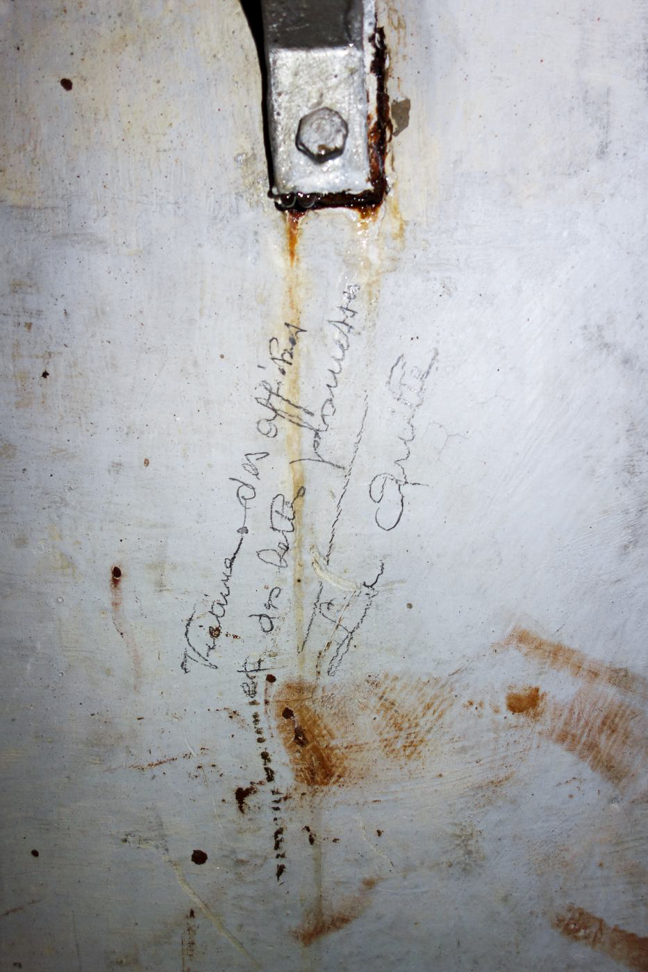 Ligne Maginot - LAVOIR - (Ouvrage d'artillerie) - Bloc 4
Etage inférieur
Graffitis dans la chambre de troupe - Michel Teiten
