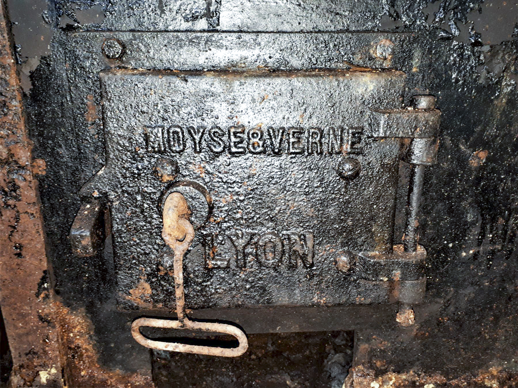 Ligne Maginot - LAVOIR - (Ouvrage d'artillerie) - La cuisine
Trappe de foyer du percolateur Moyse & verne - Gregory Fuchs