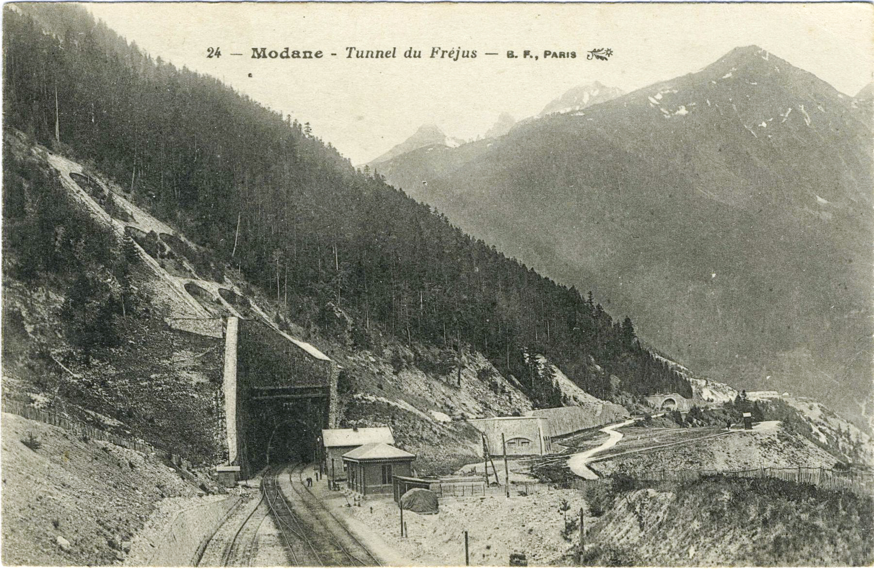 Ligne Maginot - RIEUX ROUX 1 - MAISON PENCHEE - (Casernement) - Carte postale du début du siècle montrant le l'entrée du tunnel du Frejus vue depuis Rieux Roux - Cartes postales BF, Paris