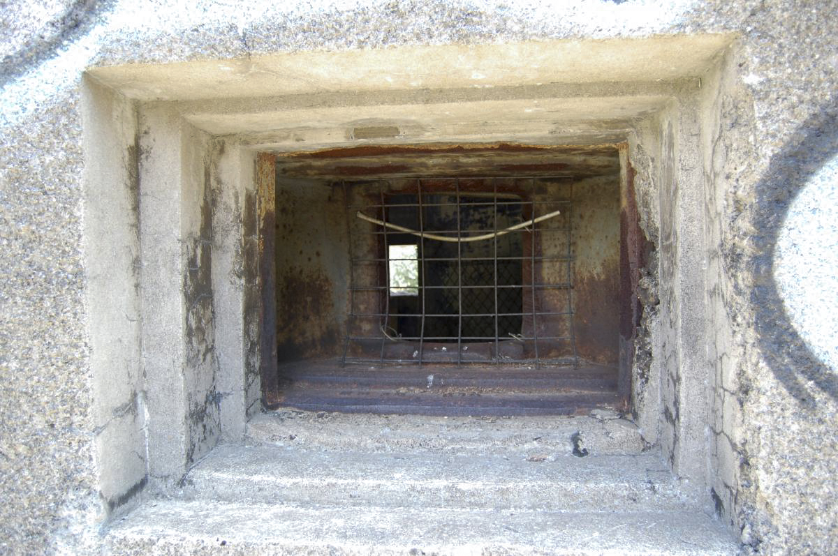 Ligne Maginot - RIEUX ROUX 2 - TUNNEL FERROVIAIRE - (Blockhaus pour arme infanterie) - Trémie type 4 pour canon AC 47mm mle 1934 - Michal Prasil