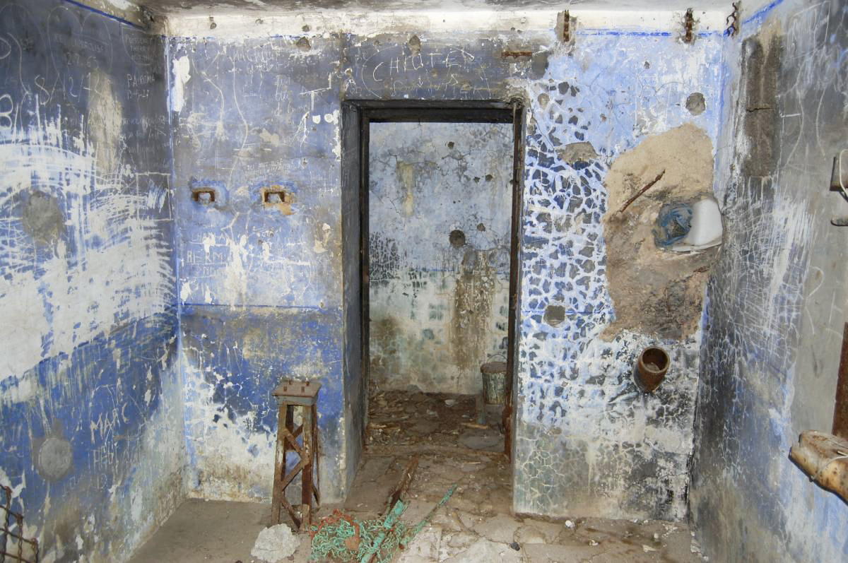 Ligne Maginot - RIEUX ROUX 2 - TUNNEL FERROVIAIRE - (Blockhaus pour arme infanterie) - à gauche - reste de ventilateur? - Michal Prasil
