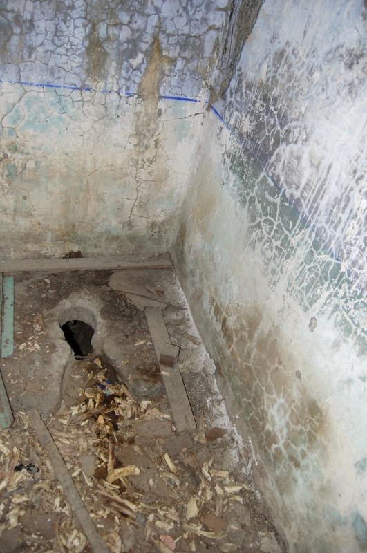 Ligne Maginot - RIEUX ROUX 2 - TUNNEL FERROVIAIRE - (Blockhaus pour arme infanterie) - Latrine - Michal Prasil