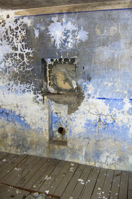 Ligne Maginot - RIEUX ROUX 2 - TUNNEL FERROVIAIRE - (Blockhaus pour arme infanterie) - Créneau FM à gauche - Michal Prasil