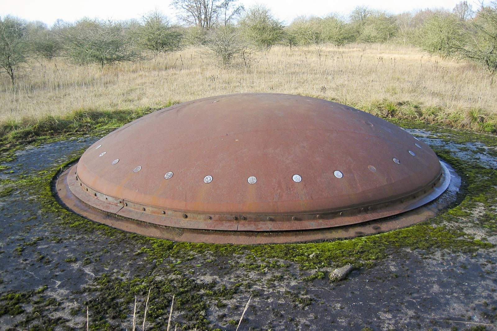Ligne Maginot - ROCHONVILLERS - A8 - (Ouvrage d'artillerie) - Bloc 2
Tourelle 75 Mle 33 en position éclipsée - Michel Teiten
