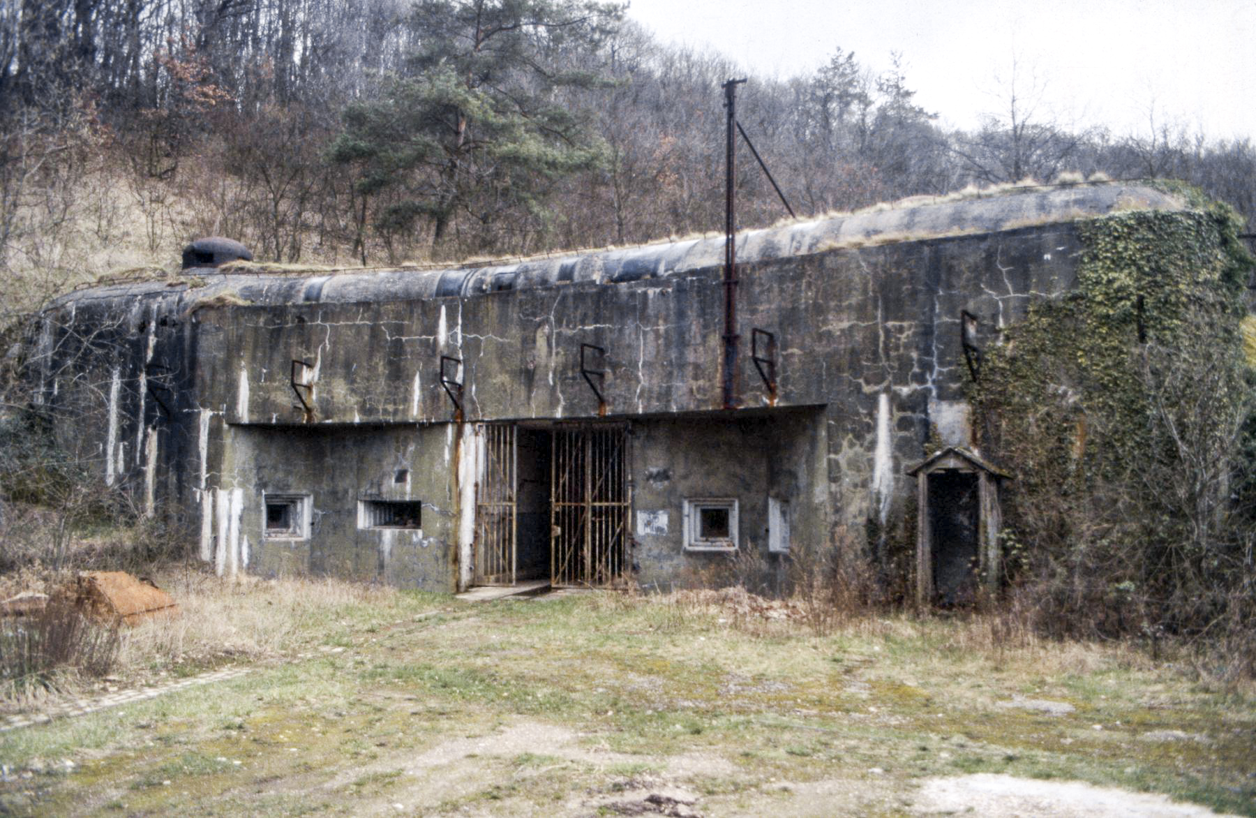 Ligne Maginot - METRICH - A17 - (Ouvrage d'artillerie) - Entrée munitions en 1988 - Michel Teiten