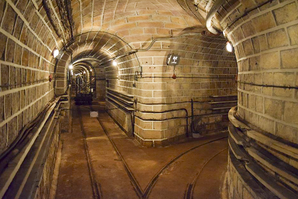 Ligne Maginot - GALGENBERG - A15 - (Ouvrage d'artillerie) - Les galeries vers les blocs 1,2,3 et 4
Bifurcation vers le bloc 3 (Tourelle de mitrailleuses) - NOEL Yves - AOM 22 Juin