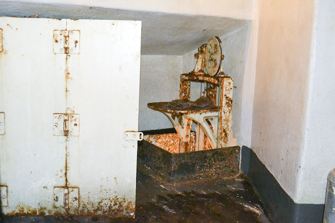 Ligne Maginot - GALGENBERG - A15 - (Ouvrage d'artillerie) - Bloc 3
Tourelle de mitrailleuses, 
Le système destiné à monter les chargeurs depuis l'étage inférieur - PAVEL Jan