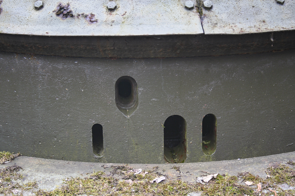 Ligne Maginot - GALGENBERG - A15 - (Ouvrage d'artillerie) - Bloc 3
Embrasures de la tourelle mitrailleuse - Michel Teiten