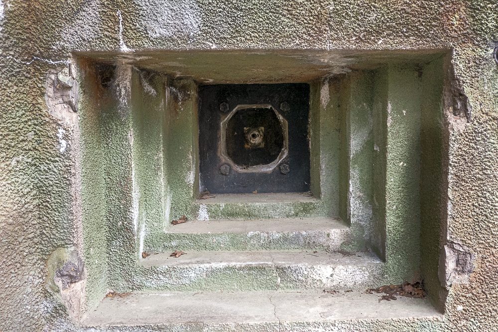 Ligne Maginot - GALGENBERG - A15 - (Ouvrage d'artillerie) - Entrée munitions
Créneau FM de droite
 - Michel Teiten