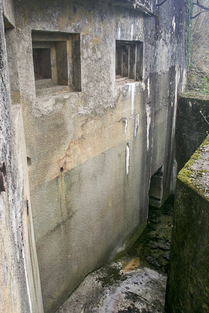 Ligne Maginot - GALGENBERG - A15 - (Ouvrage d'artillerie) - Entrée des hommes
Fossé diamant - Michel Teiten