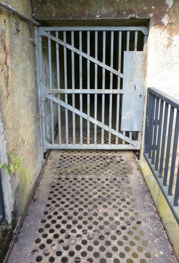 Ligne Maginot - GALGENBERG - A15 - (Ouvrage d'artillerie) - L'entrée des hommes
Grille défensive du couloir d'entrée