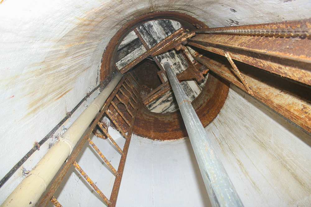 Ligne Maginot - GALGENBERG - A15 - (Ouvrage d'artillerie) - Entrée des hommes
Cloche GFM - Michel Teiten