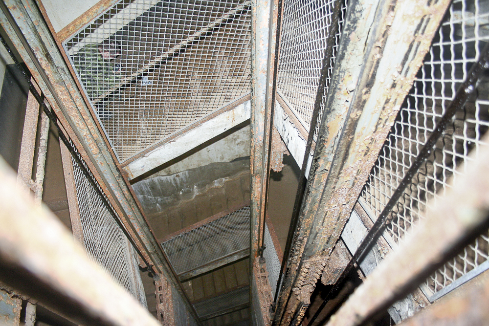 Ligne Maginot - GALGENBERG - A15 - (Ouvrage d'artillerie) - Entrée des hommes
Puits du monte-charge - Michel Teiten
