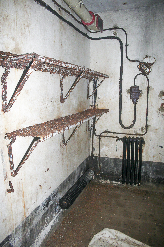 Ligne Maginot - GALGENBERG - A15 - (Ouvrage d'artillerie) - Bloc 1
Chambrée pour troupe à l'étage inférieur - Michel Teiten