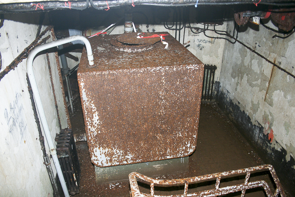 Ligne Maginot - GALGENBERG - A15 - (Ouvrage d'artillerie) - Bloc 1
Citerne à l'étage intermédiaire