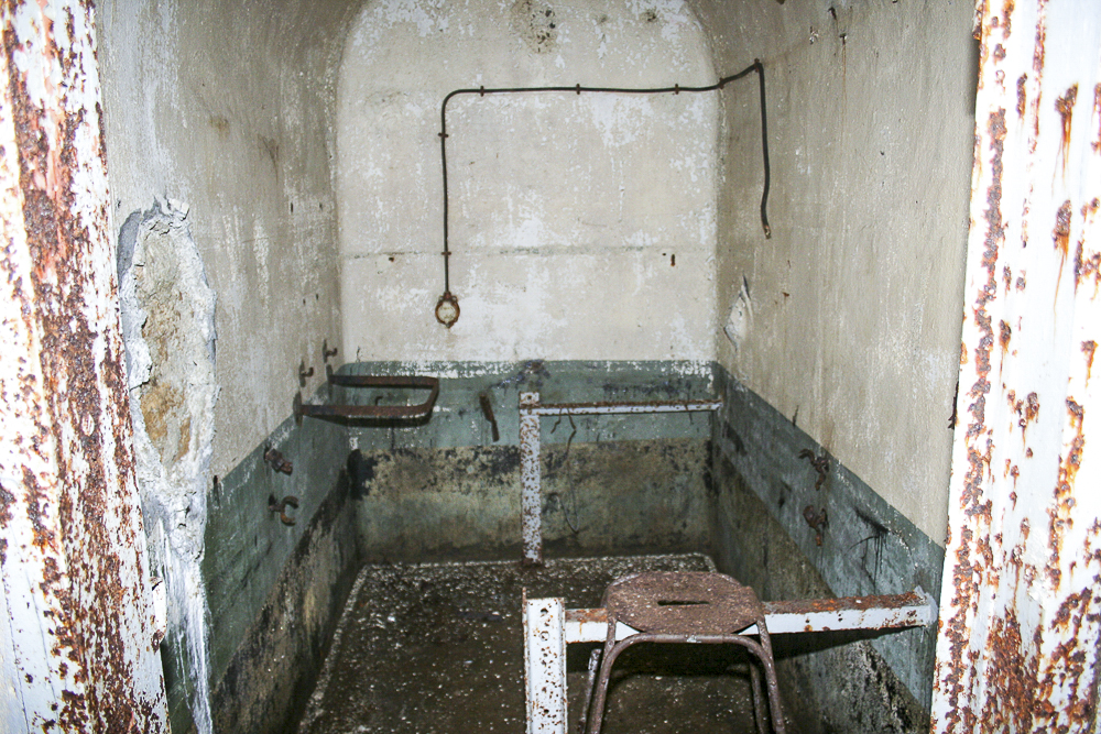 Ligne Maginot - GALGENBERG - A15 - (Ouvrage d'artillerie) - Bloc 1
Chambre d'officier au pied du bloc - Michel Teiten