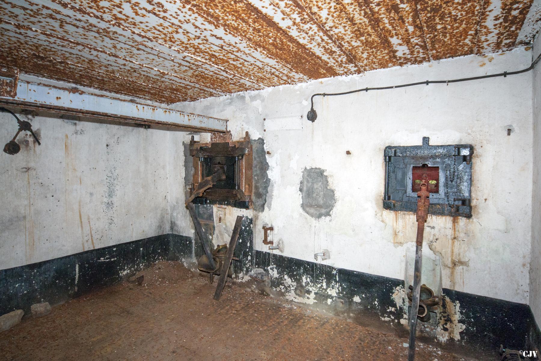 Ligne Maginot - GALGENBERG - A15 - (Ouvrage d'artillerie) - Bloc 2
Chambre de tir - Lia VERMEULEN