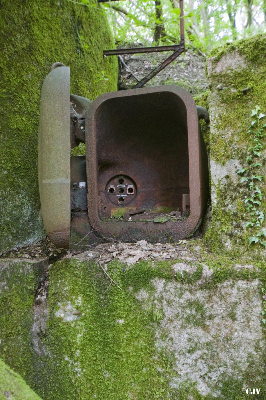 Ligne Maginot - GALGENBERG - A15 - (Ouvrage d'artillerie) - Bloc 2
Niche blindée pour le projecteur - Lia VERMEULEN