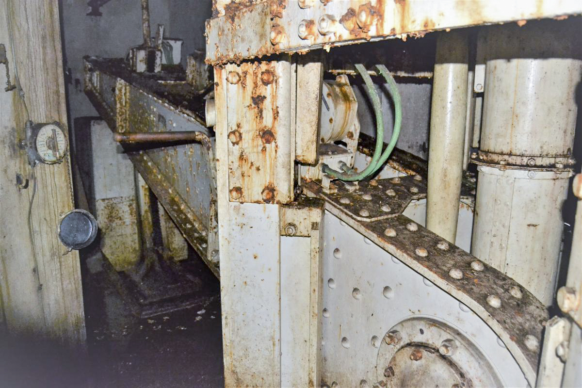 Ligne Maginot - GALGENBERG - A15 - (Ouvrage d'artillerie) - Bloc 6
Transmetteur Téléflex au mur de l'étage inférieur près du balancier de la tourelle - Mathieu Jules