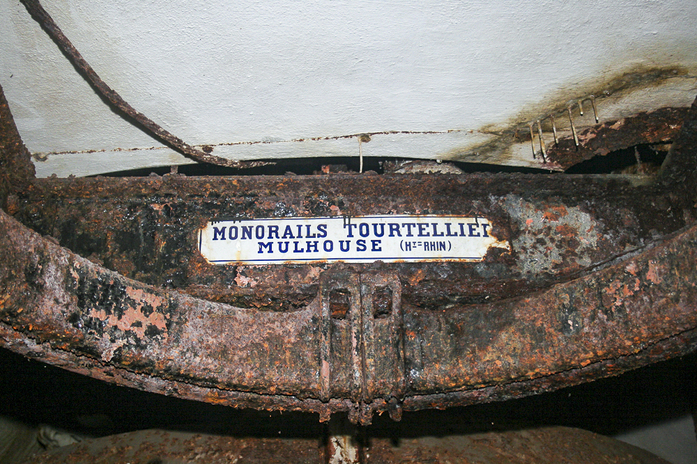 Ligne Maginot - GALGENBERG - A15 - (Ouvrage d'artillerie) - Bloc 6
Etage supérieur
Gros plan de la plaque sur les monorails Tourtellier
