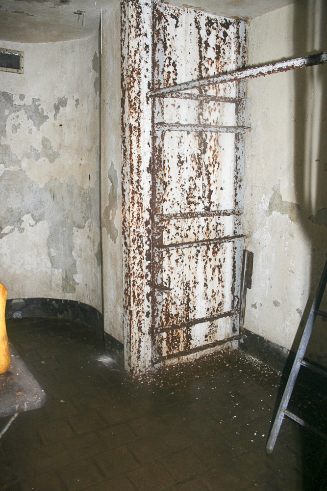 Ligne Maginot - GALGENBERG - A15 - (Ouvrage d'artillerie) - Bloc 6
Etage inférieur
Local 77 : chambre de sous-officiers - Michel Teiten