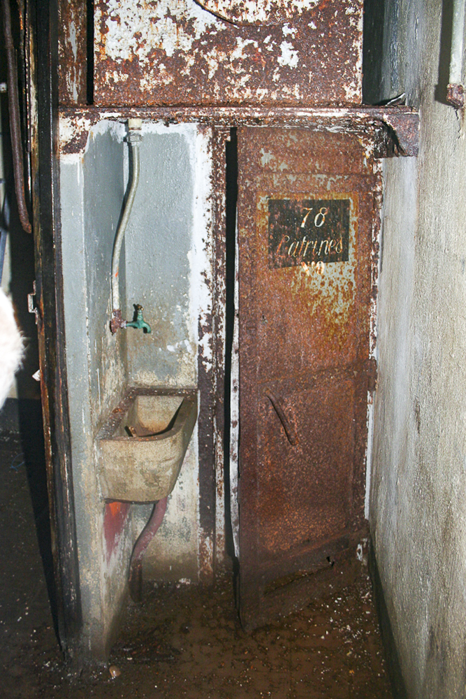 Ligne Maginot - GALGENBERG - A15 - (Ouvrage d'artillerie) - Bloc 6
Etage inférieur
Local 78 : latrines
