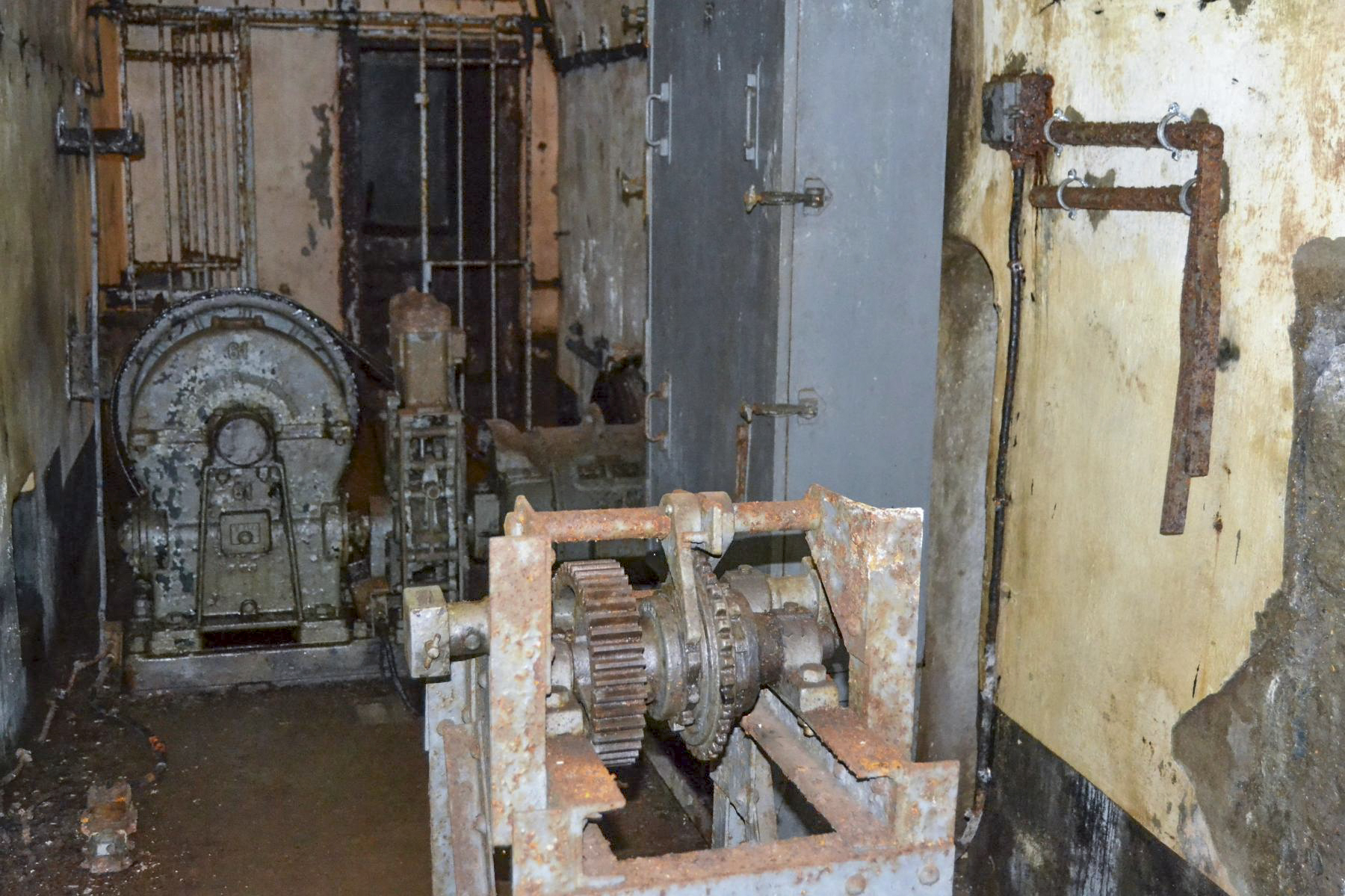 Ligne Maginot - GALGENBERG - A15 - (Ouvrage d'artillerie) - Bloc 6
Commande de secours du monte-charge pour la manœuvre à bras en cas de coupure de l'électricité - Jules Mathieu