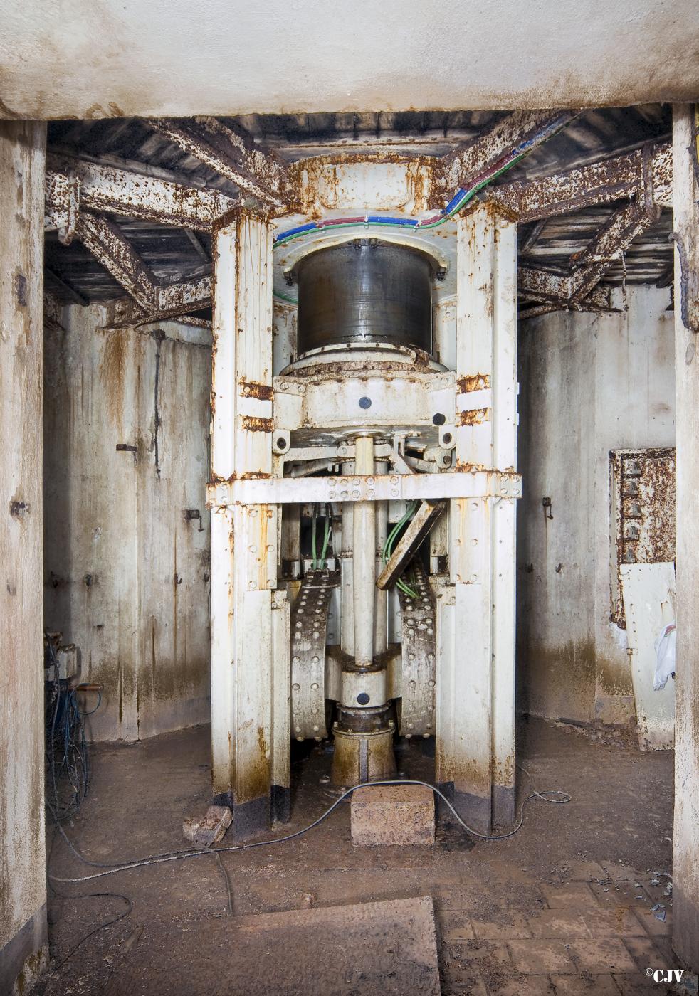 Ligne Maginot - GALGENBERG - A15 - (Ouvrage d'artillerie) - Bloc 6
Etage inférieur de la tourelle de 135 - Lia VERMEULEN