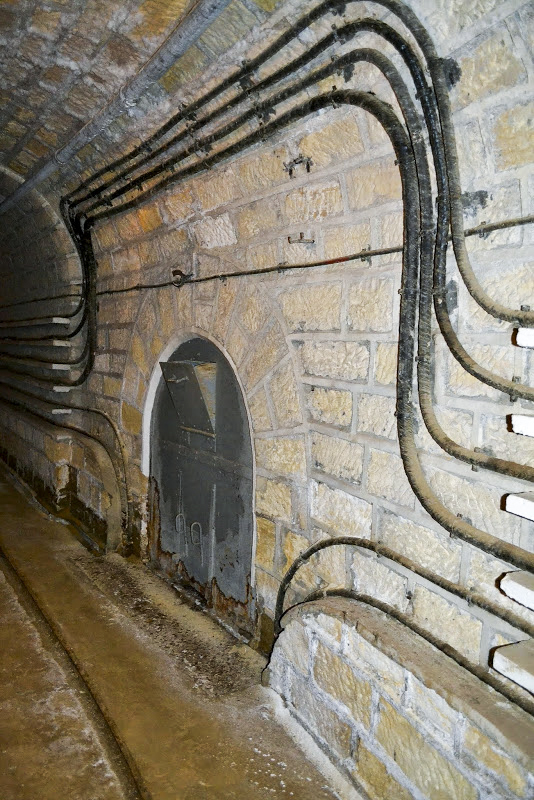 Ligne Maginot - GALGENBERG - A15 - (Ouvrage d'artillerie) - Croisement de la galerie principale et de la galerie menant aux blocs 1 à 4
Bac à sable pour l'incendie ou le locotracteur - PAVEL Jan